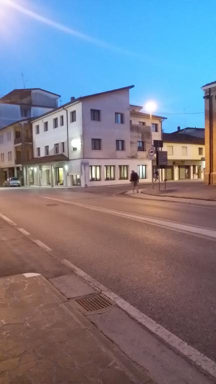 Albergo Centrale Trebaseleghe Eksteriør billede